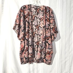 TRY THIS KIMONO MULTICOLOR FLORAL PRINT SIZE 👀 SEE PICTURES FOR MEASUREMENT